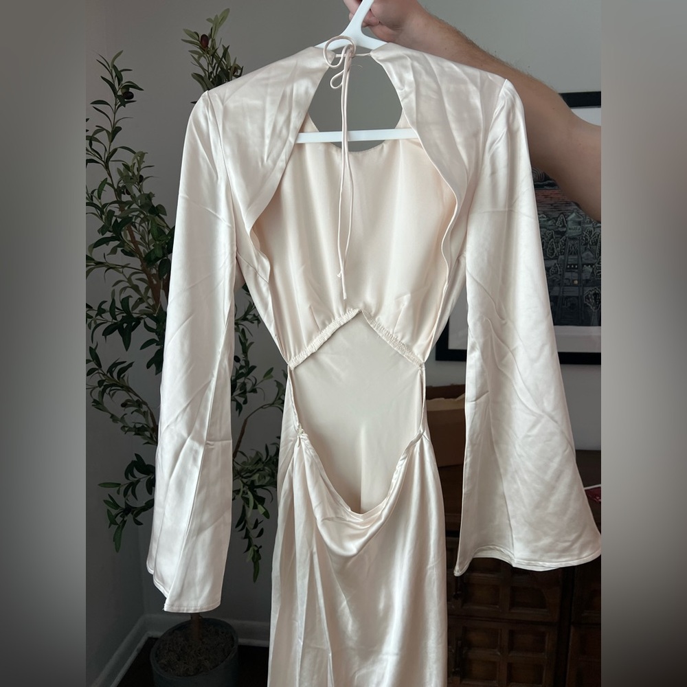 Selfie Leslie Elegant White Backless Dress - Picture 3 of 7